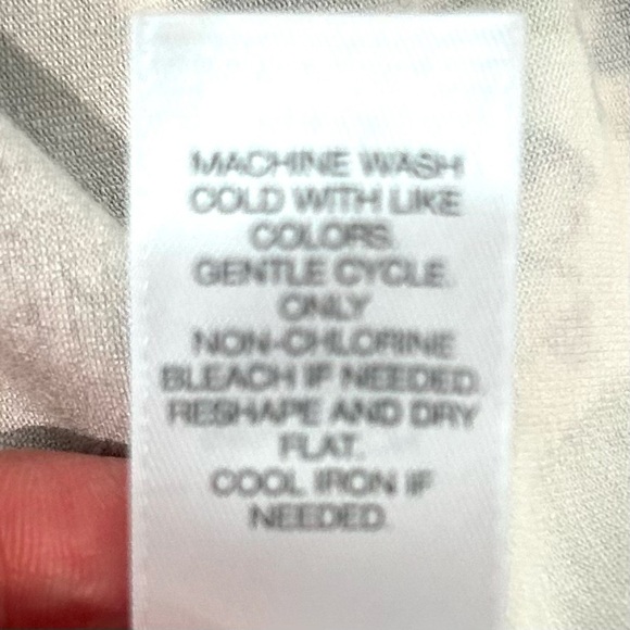 J. Jill Wearever Collection Sleeveless Tank Floral Dress Sz M Black White V-Neck - Picture 11 of 14